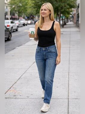 DL1961 Women's Straight Leg Jeans in Medium Blue